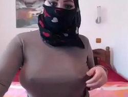 Muslim girl spreads ass show