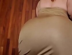 Horny brunette milf with heavy ass from MeetBitchexnxx video