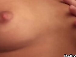 Absorbing teenie pleases yummy hole depending on she is cumming