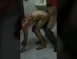 bangaladeshi teen girl fuck in doggystyle in bathroom